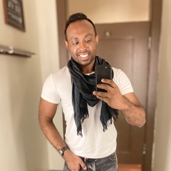 Meet your Posher, Vinay - Picture 2 of 3